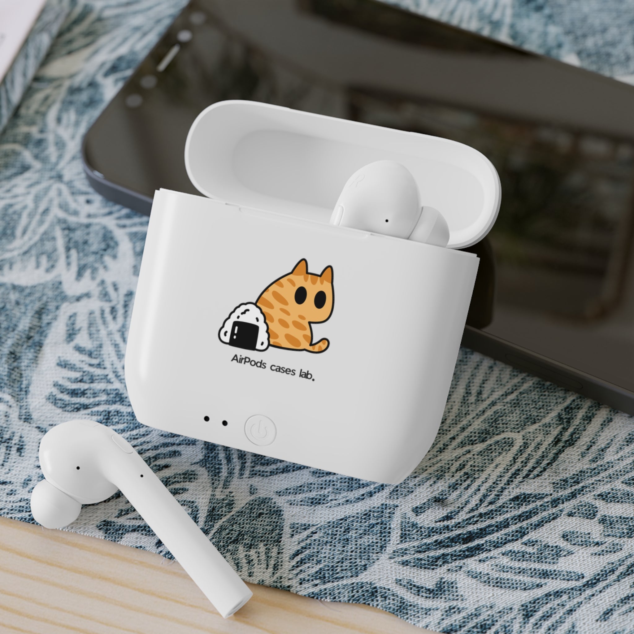 Sushi Cat White Earbuds